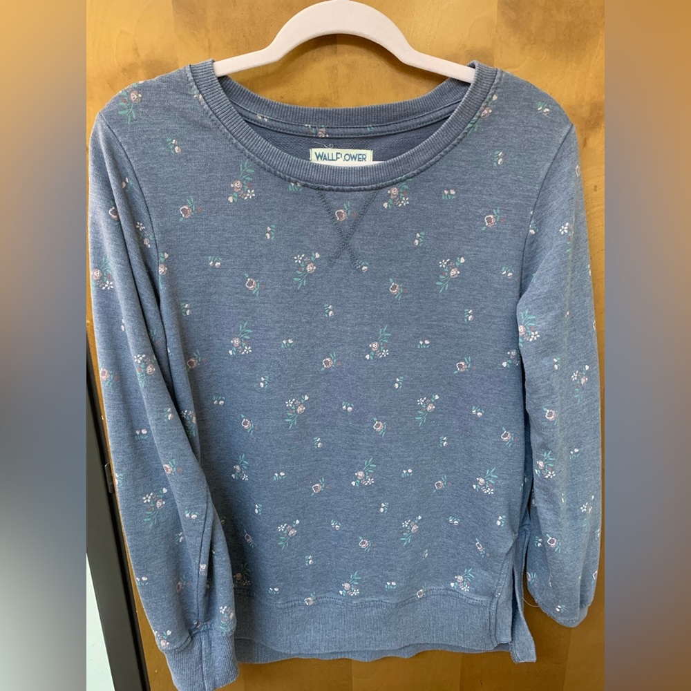 Wallflower lightweight floral sweatshirt top